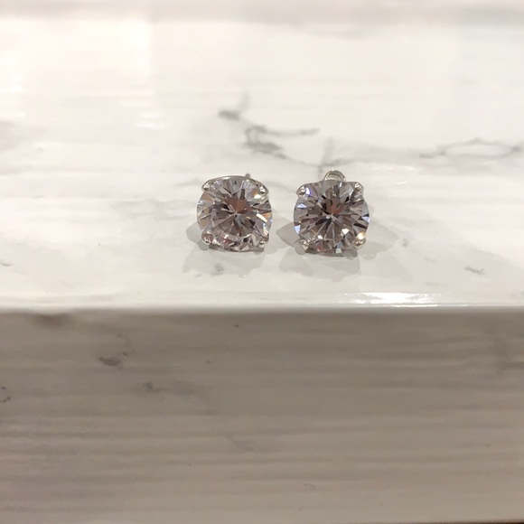 Sterling silver stud earrings - Picture 5 of 5